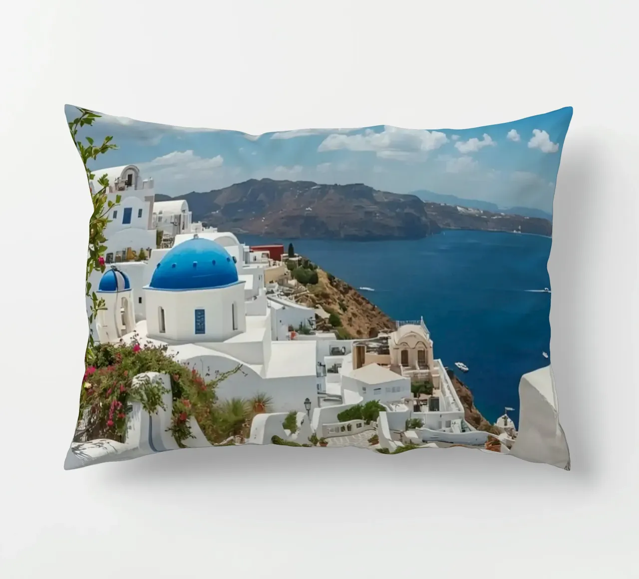 Edifici imbiancati e sentiero di pietra a Santorini cuscino da DesignDoodle