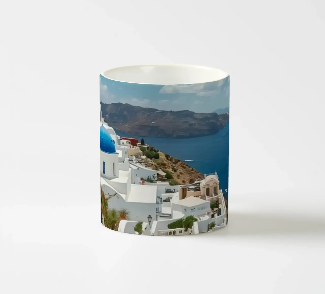Bâtiments blanchis à la chaux et chemin de pierre à Santorin mug en céramique de DesignDoodle