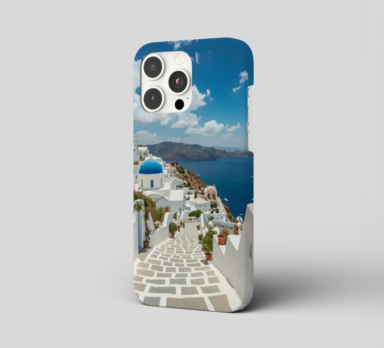 Weiß getünchte Gebäude und Steinpfade auf Santorin iPhone Hülle von DesignDoodle