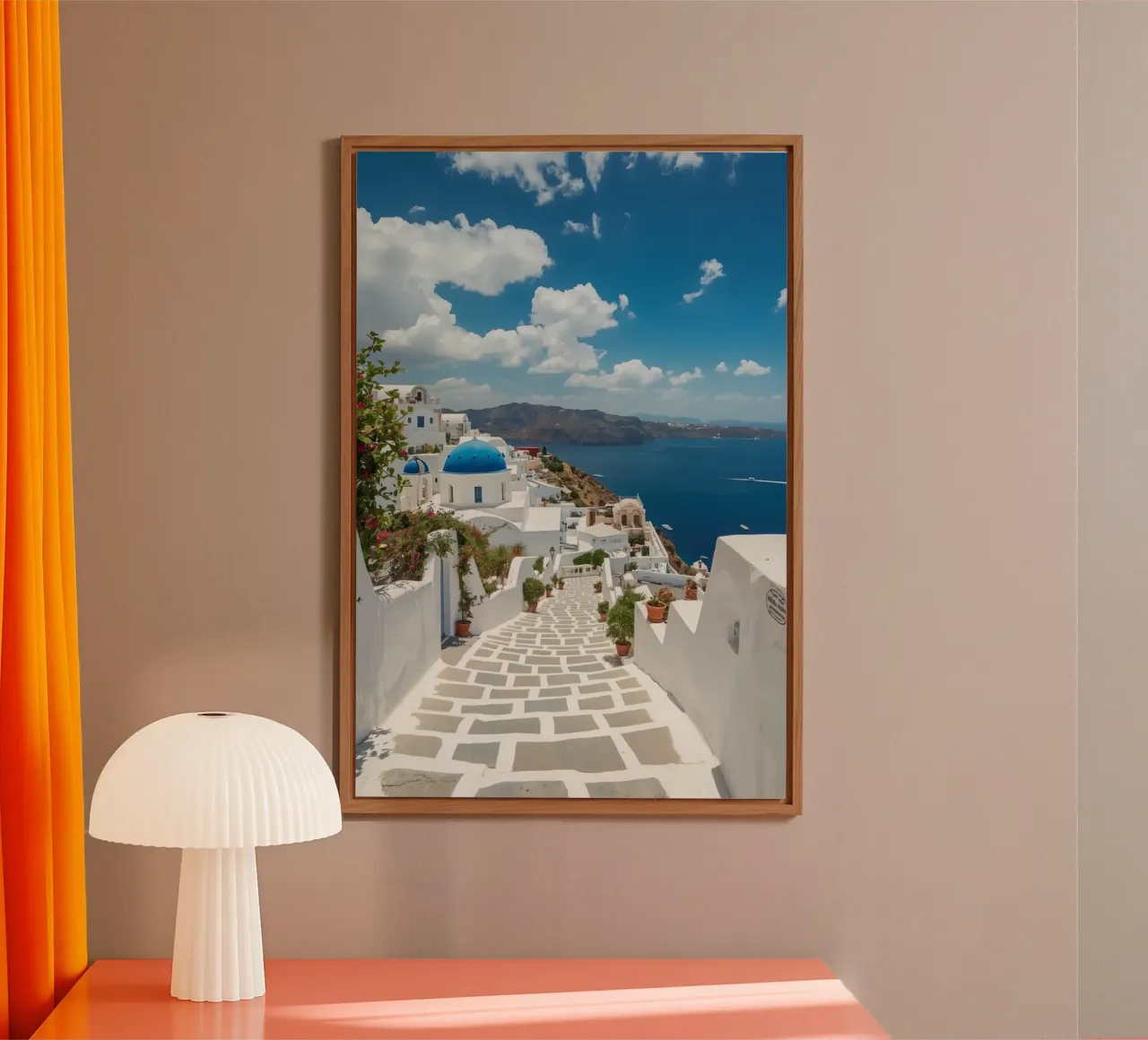 Weiß getünchte Gebäude und Steinpfade auf Santorin Alu-Dibond von DesignDoodle