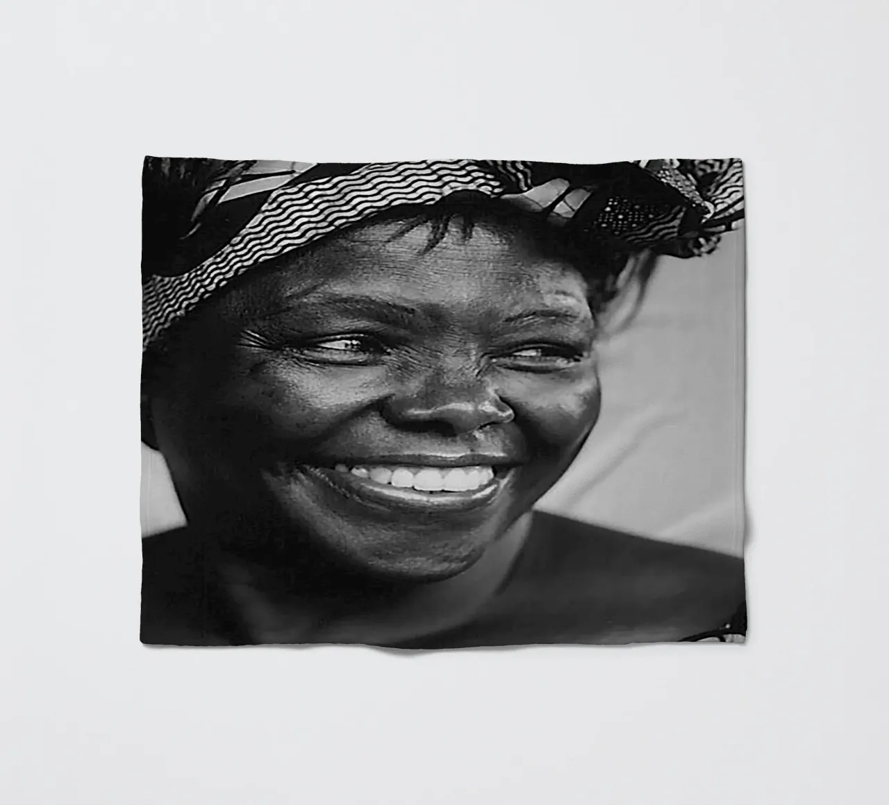 Wangari Maathai coperta in pile da tobyrmattie