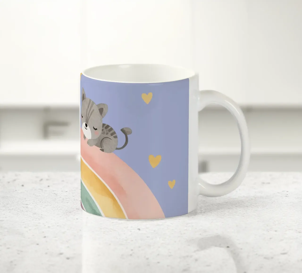 Due simpatici gatti felici che dormono su un arcobaleno tazza in ceramica da DesignDoodle