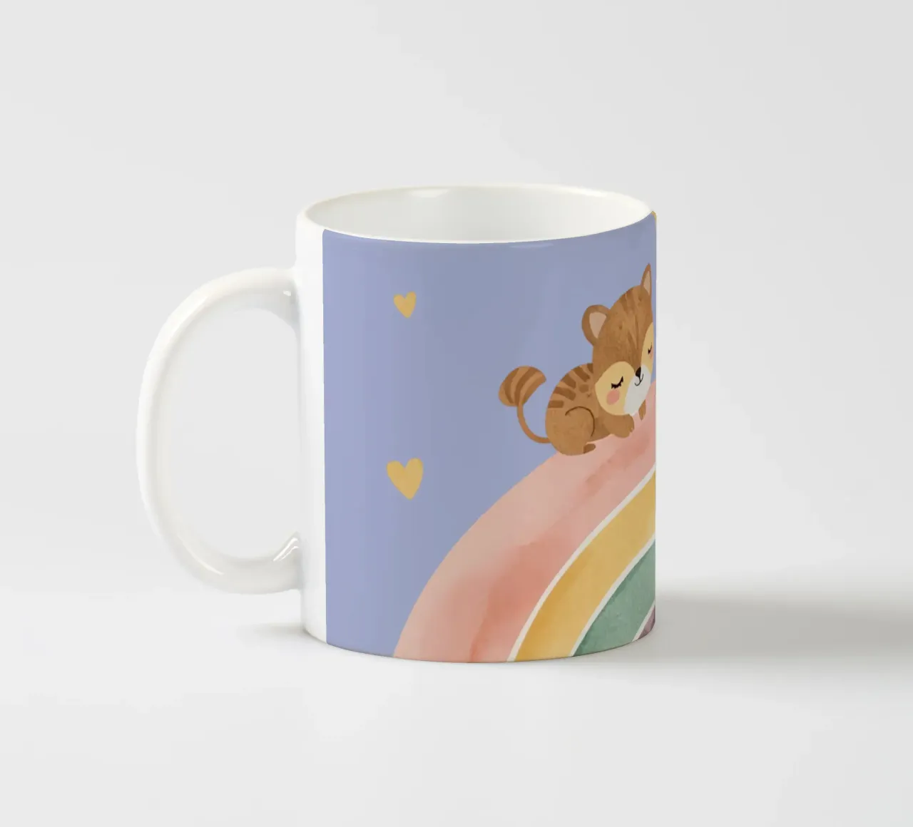 Due simpatici gatti felici che dormono su un arcobaleno tazza in ceramica da DesignDoodle