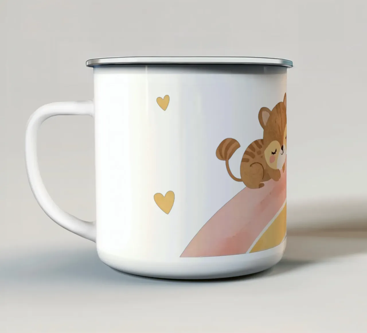 Due simpatici gatti felici che dormono su un arcobaleno tazza in smalto da DesignDoodle