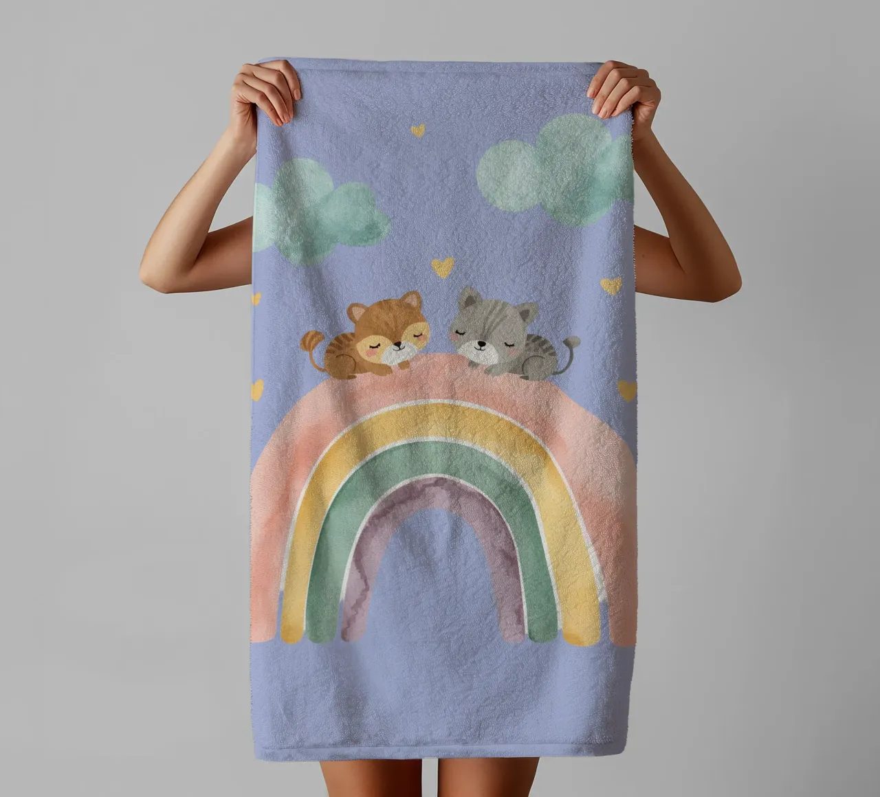 Due simpatici gatti felici che dormono su un arcobaleno asciugamano da bagno da DesignDoodle
