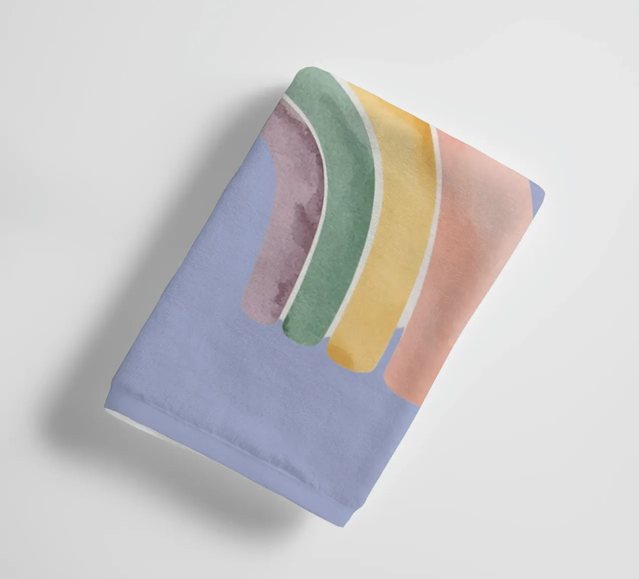 Due simpatici gatti felici che dormono su un arcobaleno asciugamano da bagno da DesignDoodle