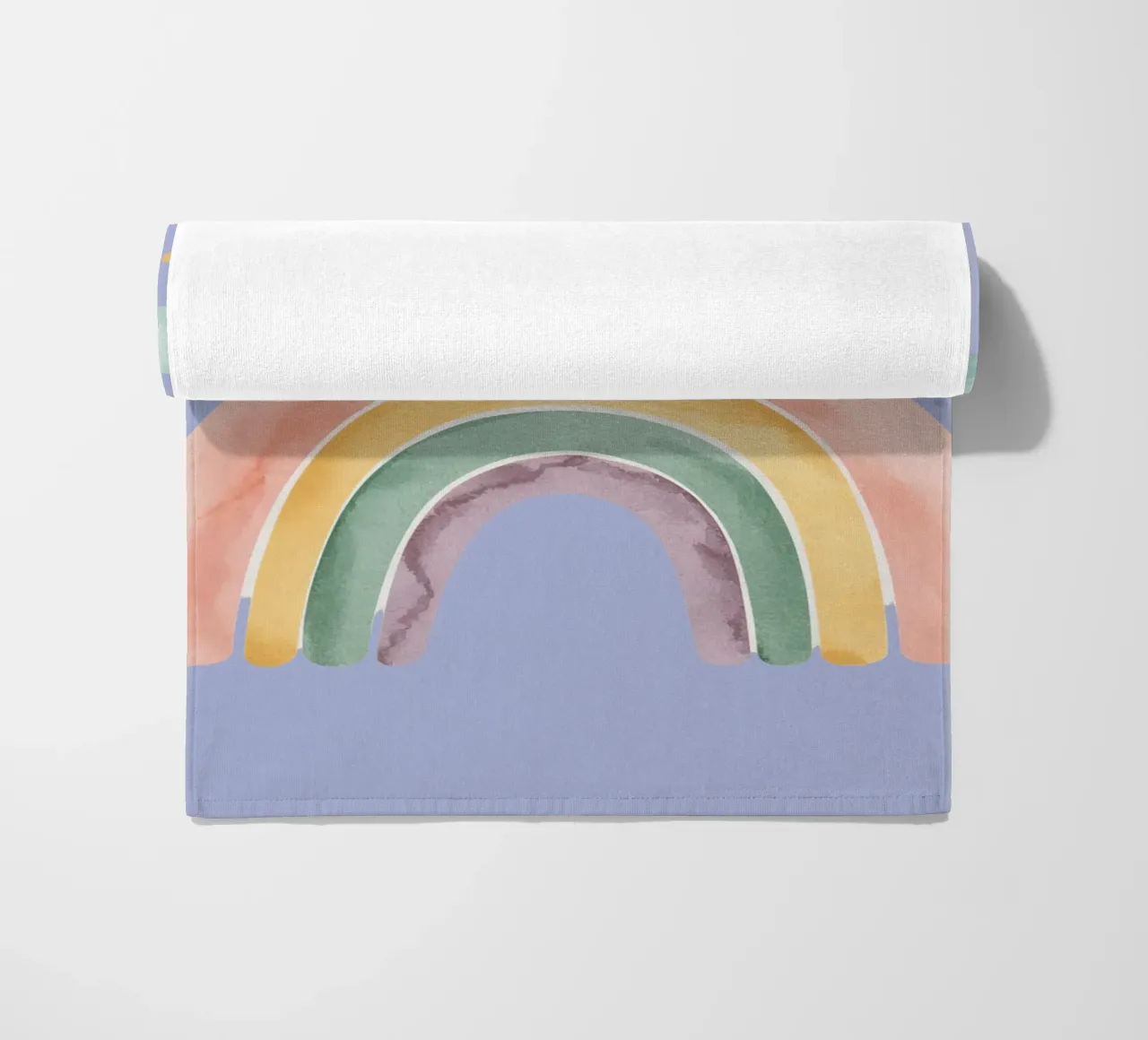 Due simpatici gatti felici che dormono su un arcobaleno telo mare da DesignDoodle