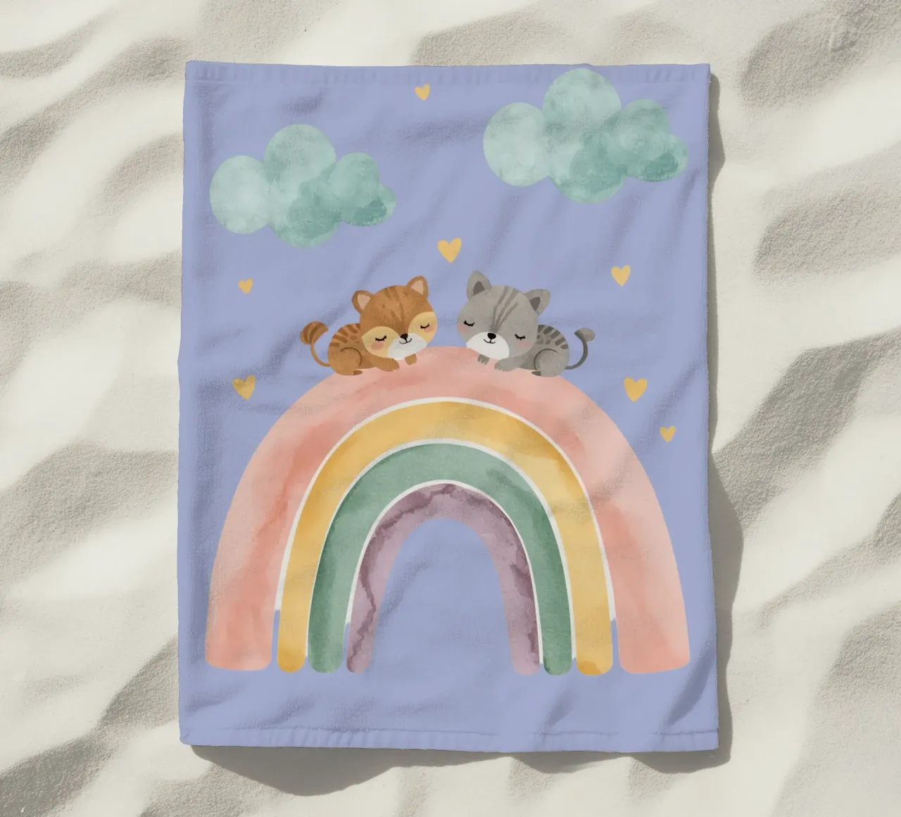 Due simpatici gatti felici che dormono su un arcobaleno telo mare da DesignDoodle
