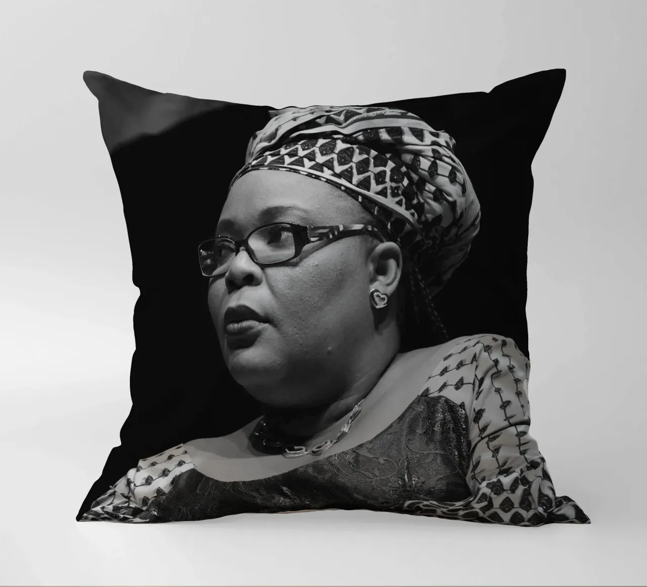 Leymah Gbowee cuscino da tobyrmattie