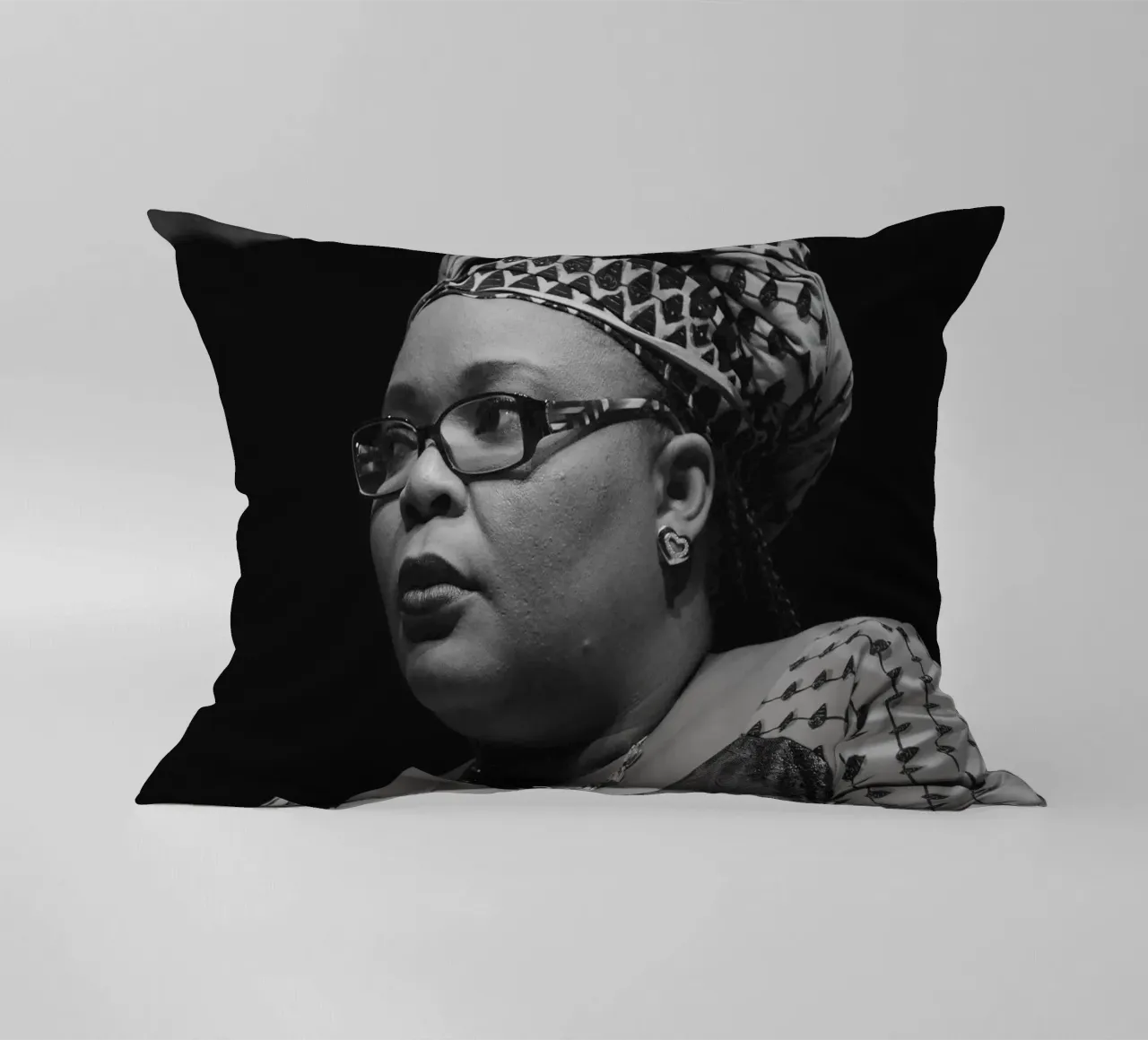 Leymah Gbowee cuscino da tobyrmattie