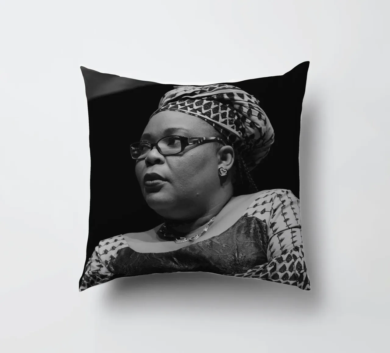 Leymah Gbowee cuscino da tobyrmattie