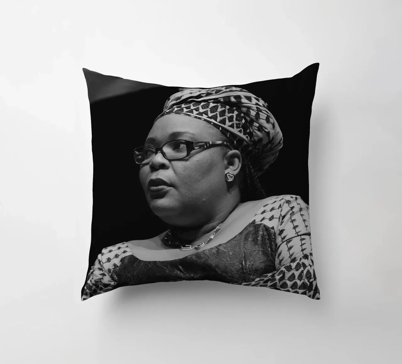 Leymah Gbowee cuscino da tobyrmattie
