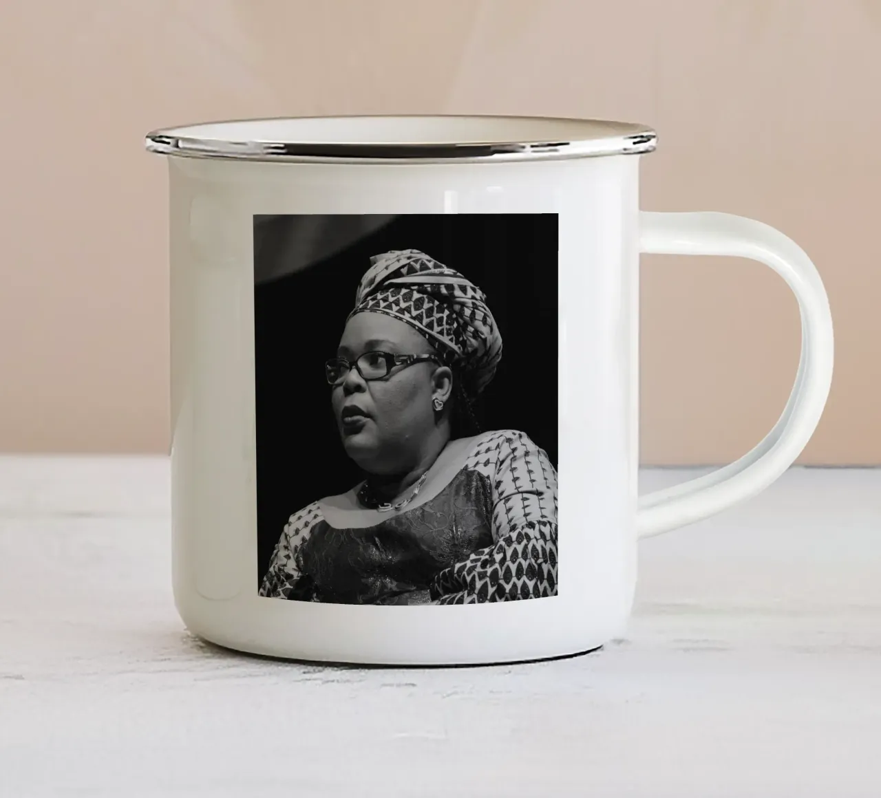 Leymah Gbowee tazza in smalto da tobyrmattie