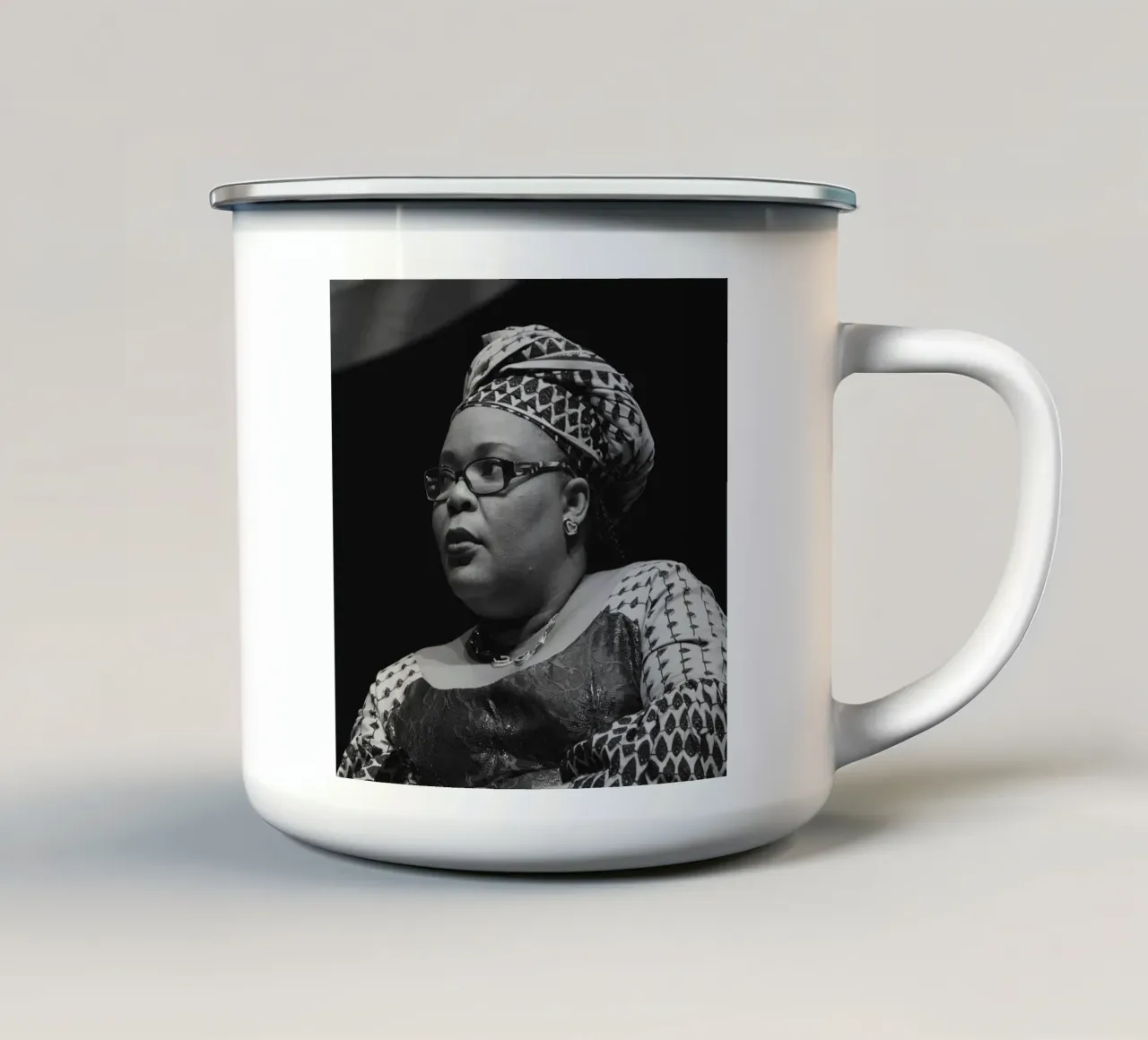 Leymah Gbowee tazza in smalto da tobyrmattie