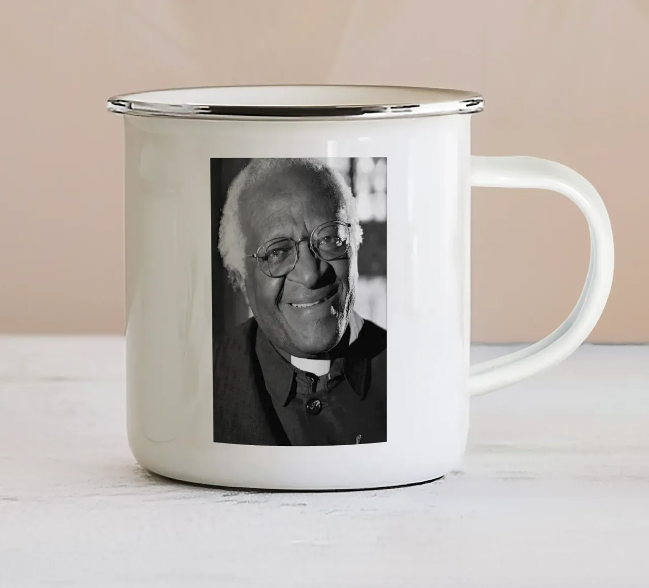 Desmond Tutu tazza in smalto da tobyrmattie
