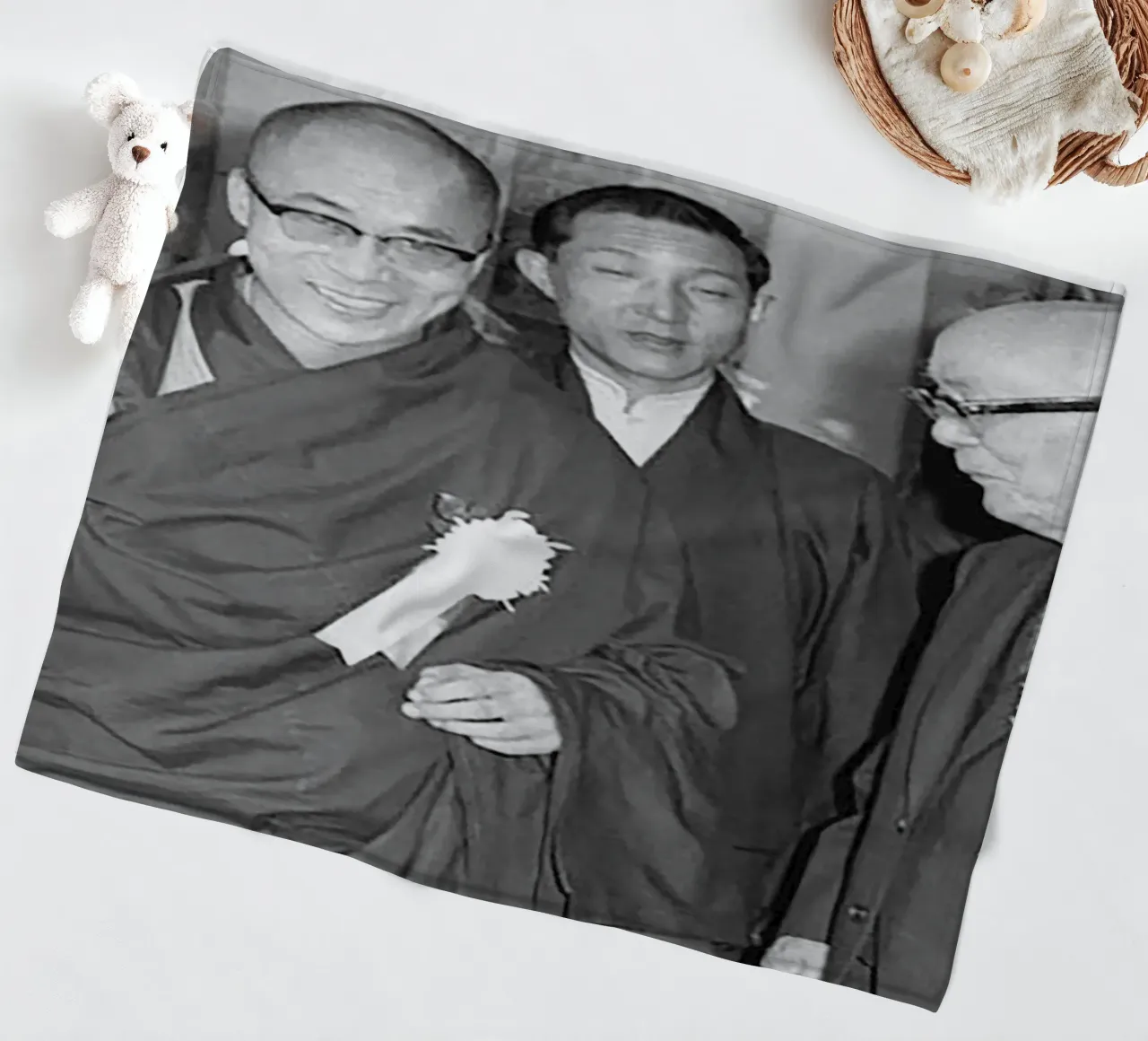 Dalai Lama coperta in pile da tobyrmattie