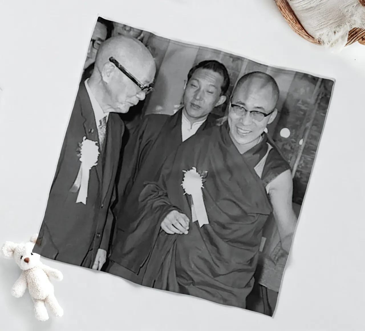 Dalai Lama coperta in pile da tobyrmattie