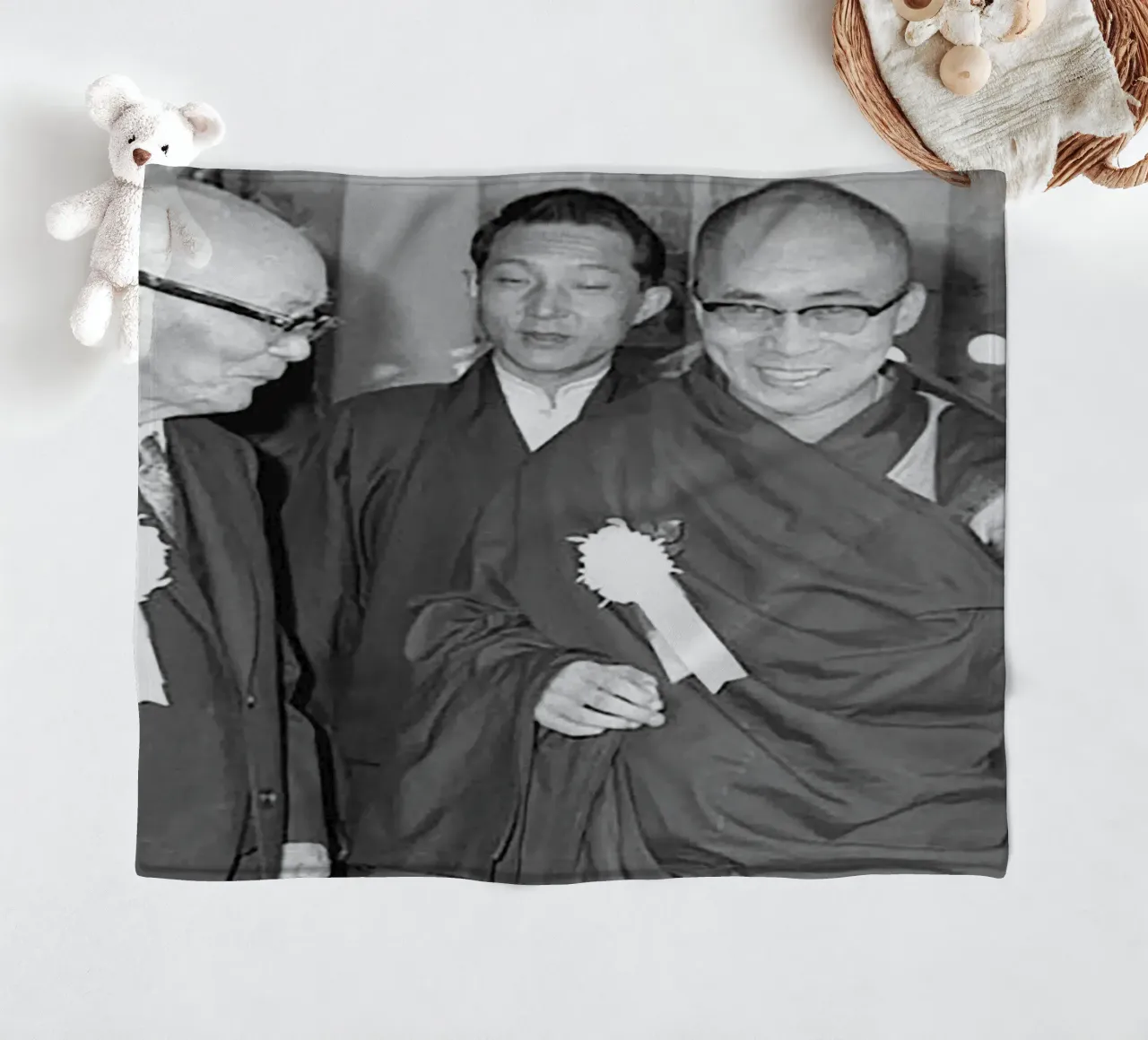 Dalai Lama coperta in pile da tobyrmattie
