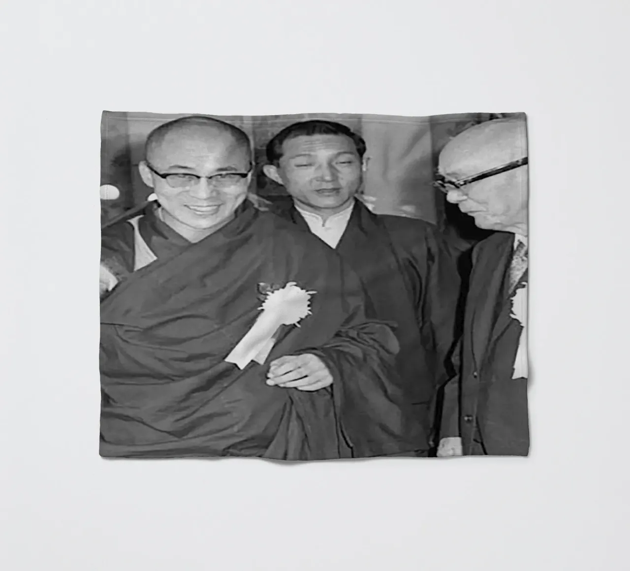 Dalai Lama coperta in pile da tobyrmattie
