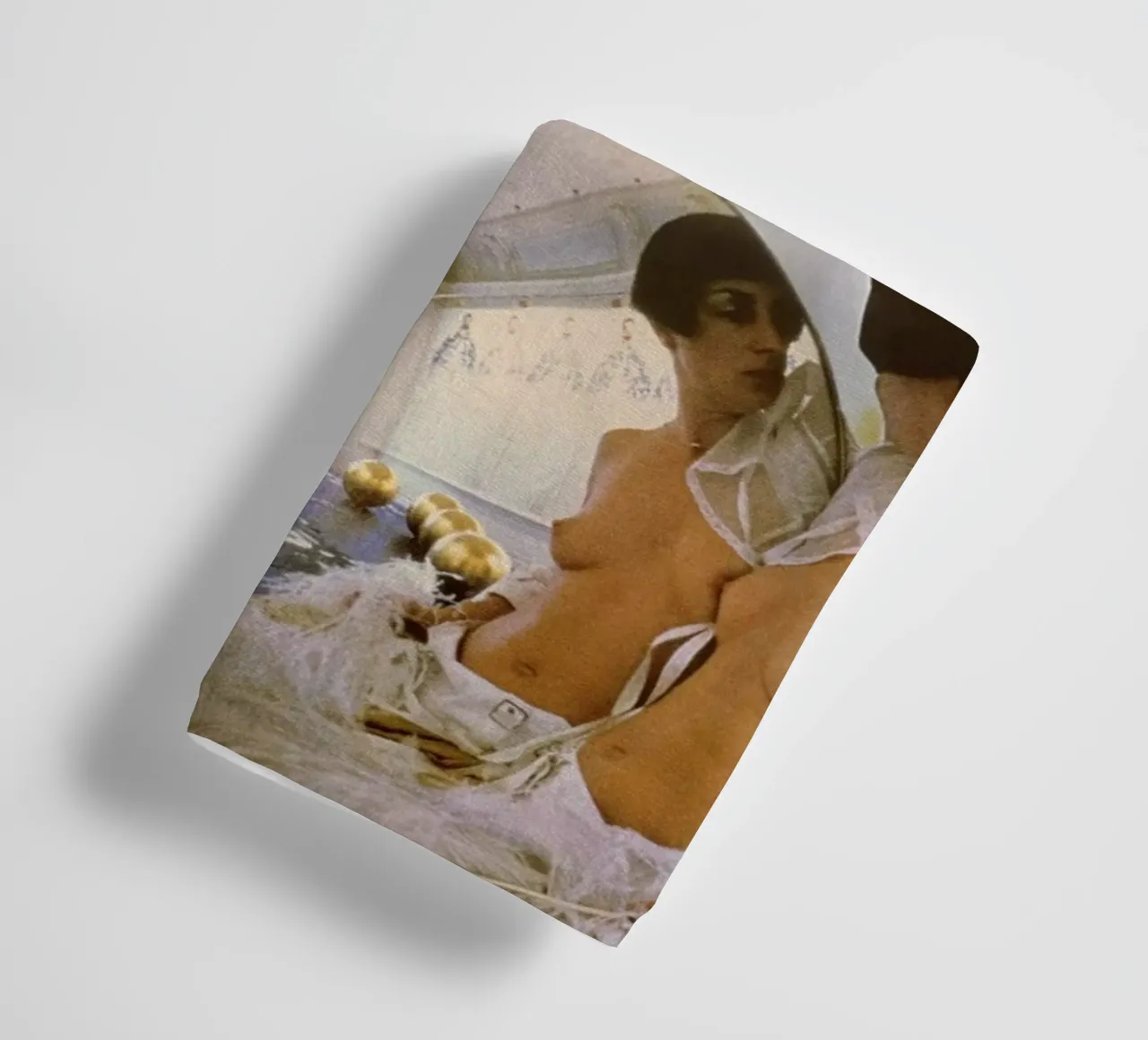 Mirror towel by dekonstruktiv