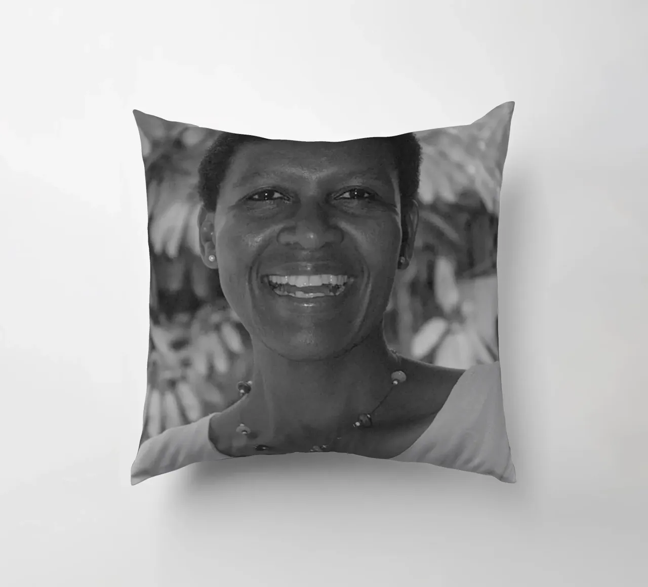 Alice Mogwe cuscino da tobyrmattie