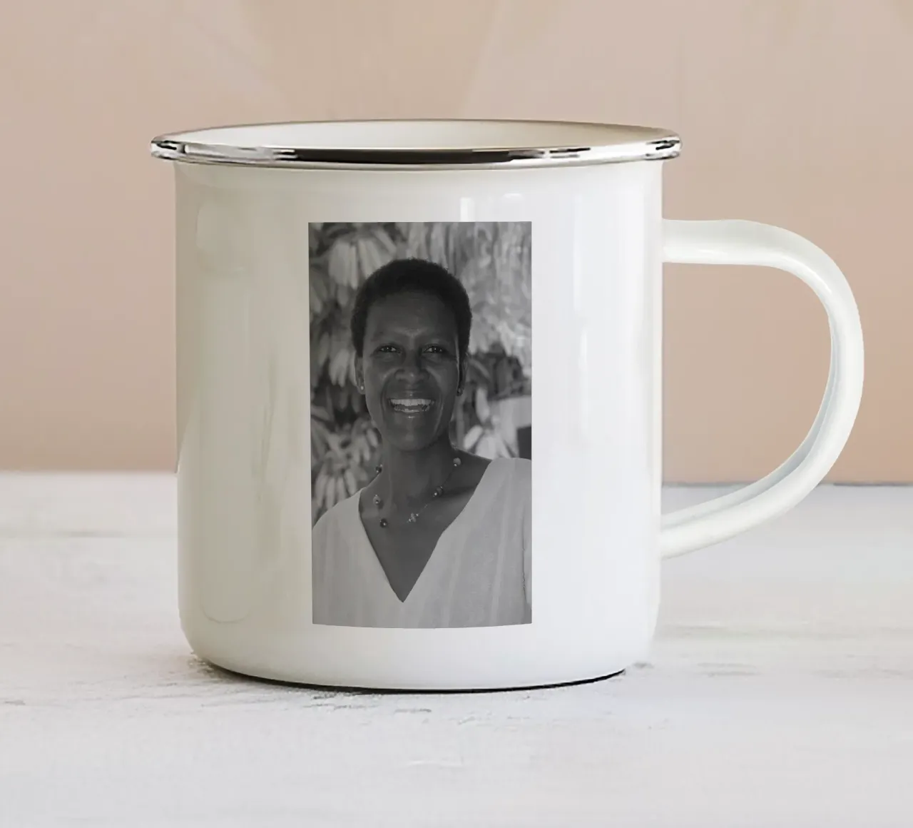 Alice Mogwe tazza in smalto da tobyrmattie