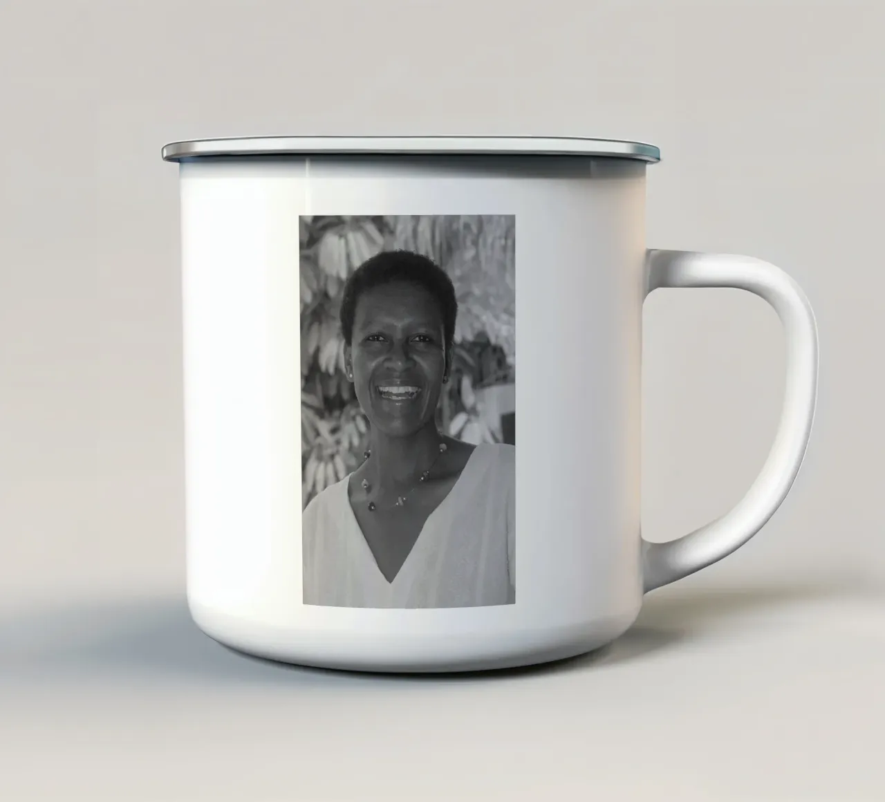 Alice Mogwe tazza in smalto da tobyrmattie
