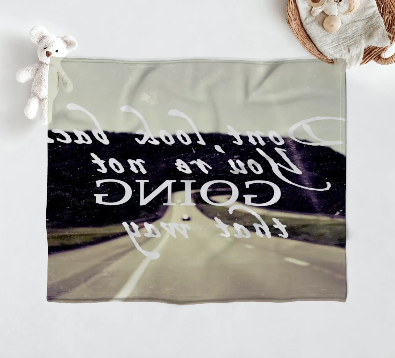 Dont Look Back coperta in pile da Vintage Skies