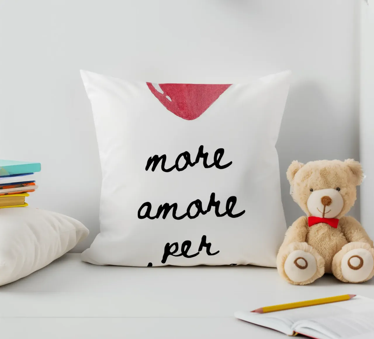 Più amore per favore cuscino da Tory