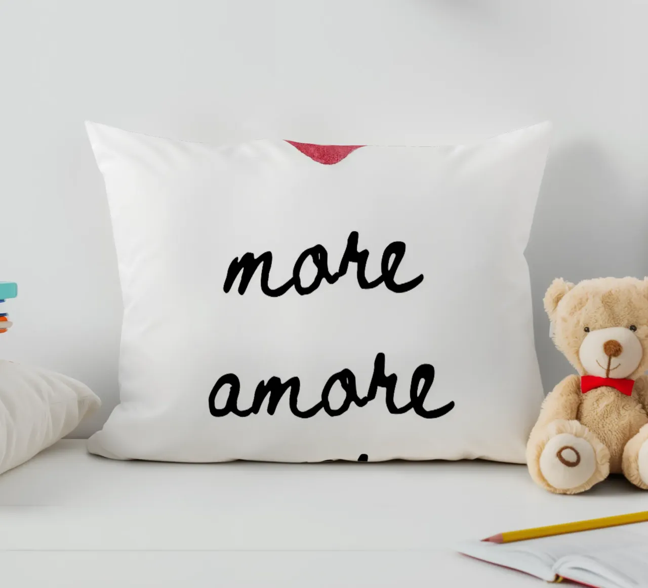 Più amore per favore cuscino da Tory