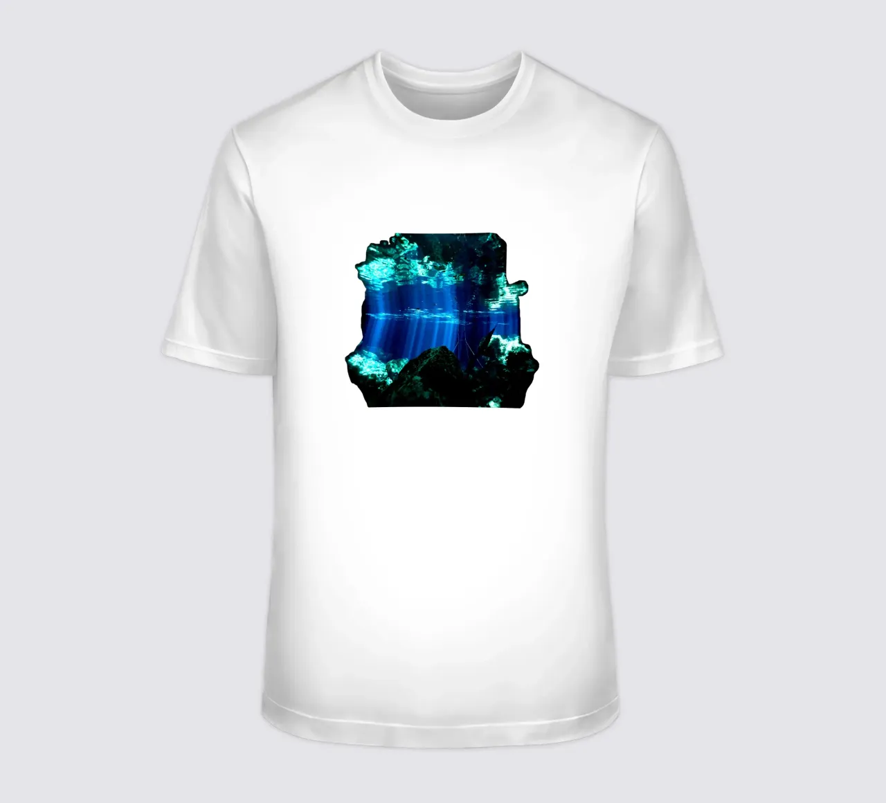 Raggi di sole in un cenote in Messico t-shirt da DiveDuke