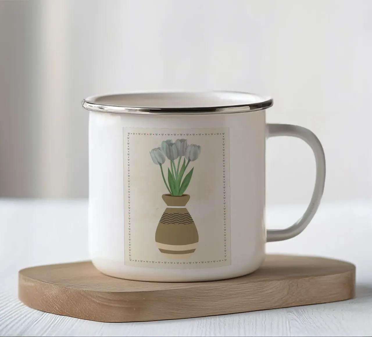 Tulipani in vaso con bordo a cuore tazza in smalto da bazi