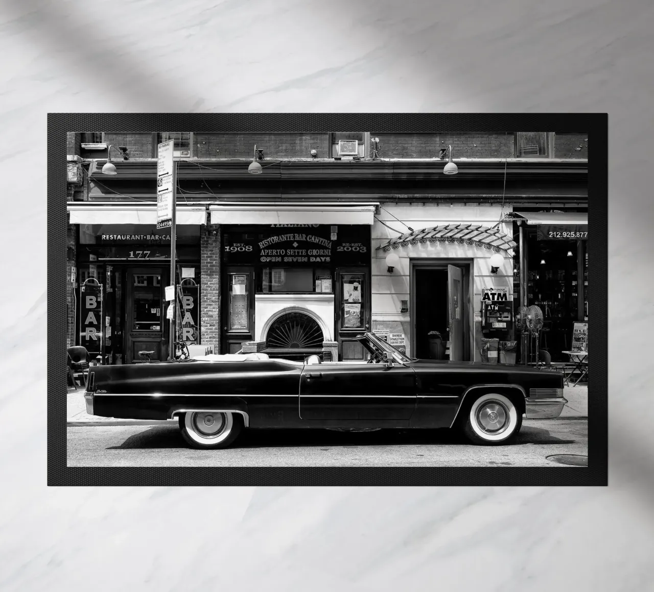 Manhattan nera - Cadillac nera zerbino da Brant Varner