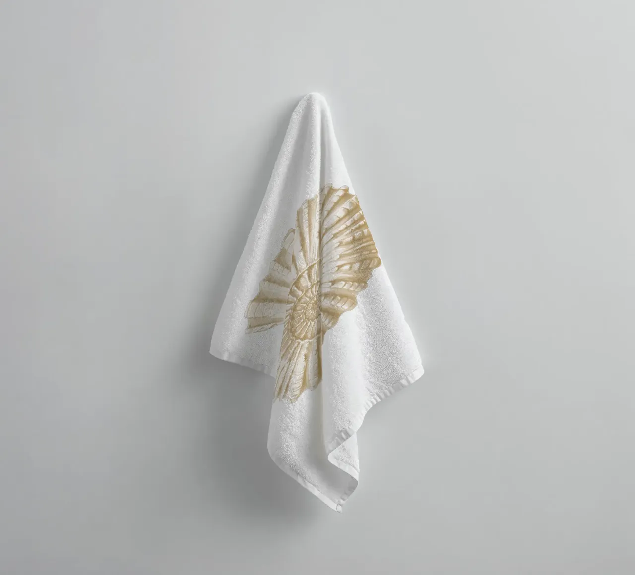 Vintage Seashell Art Print Haeckel beach house white serviette de bain de Studio Vintage