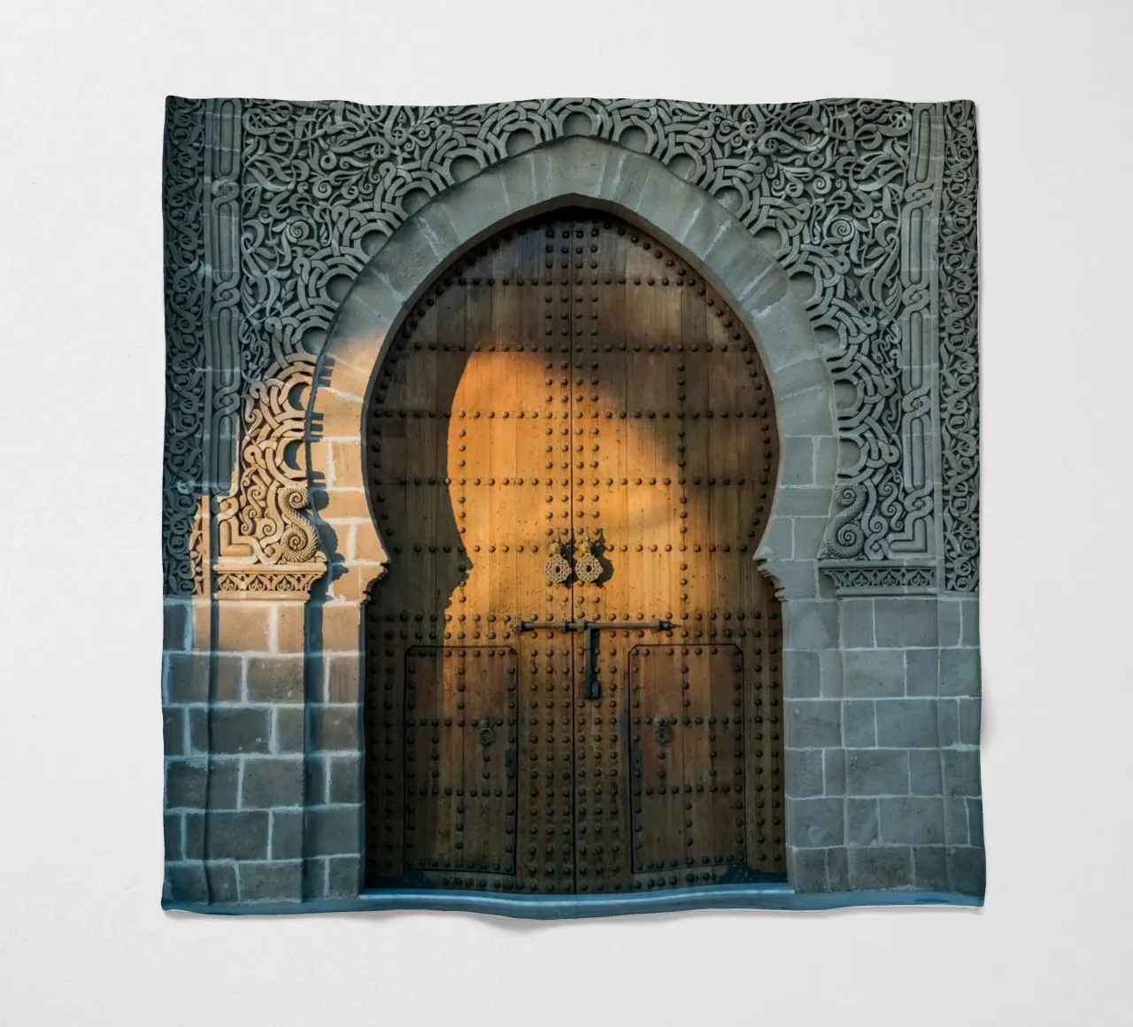 Sunset on a facade in Morocco coperta in pile da photolovers