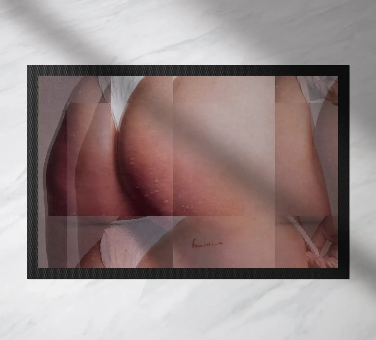 vrouw deurmat van dekonstruktiv