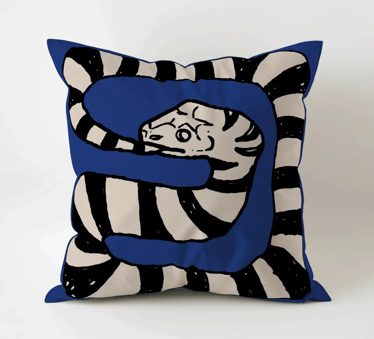 The Snake Eating Tail No3 cuscino da TijanaArtStudio88
