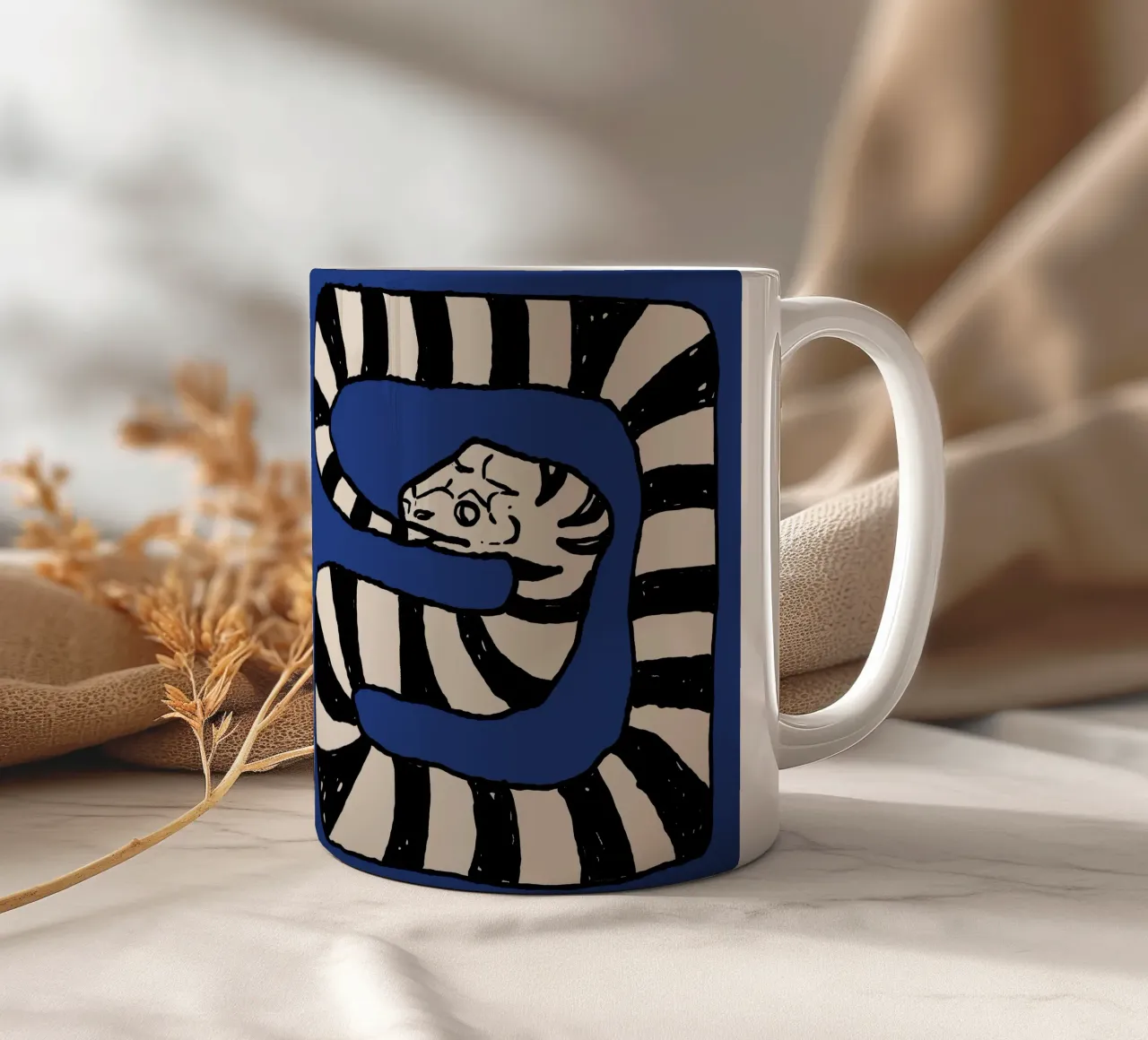 The Snake Eating Tail No3 tazza in ceramica da TijanaArtStudio88