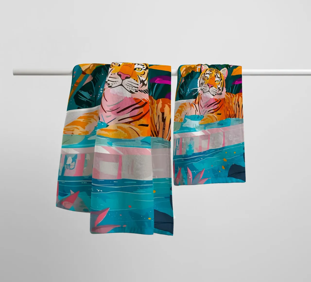 Tigre in piscina circondata dal fogliame asciugamano da bagno da PosterByFly