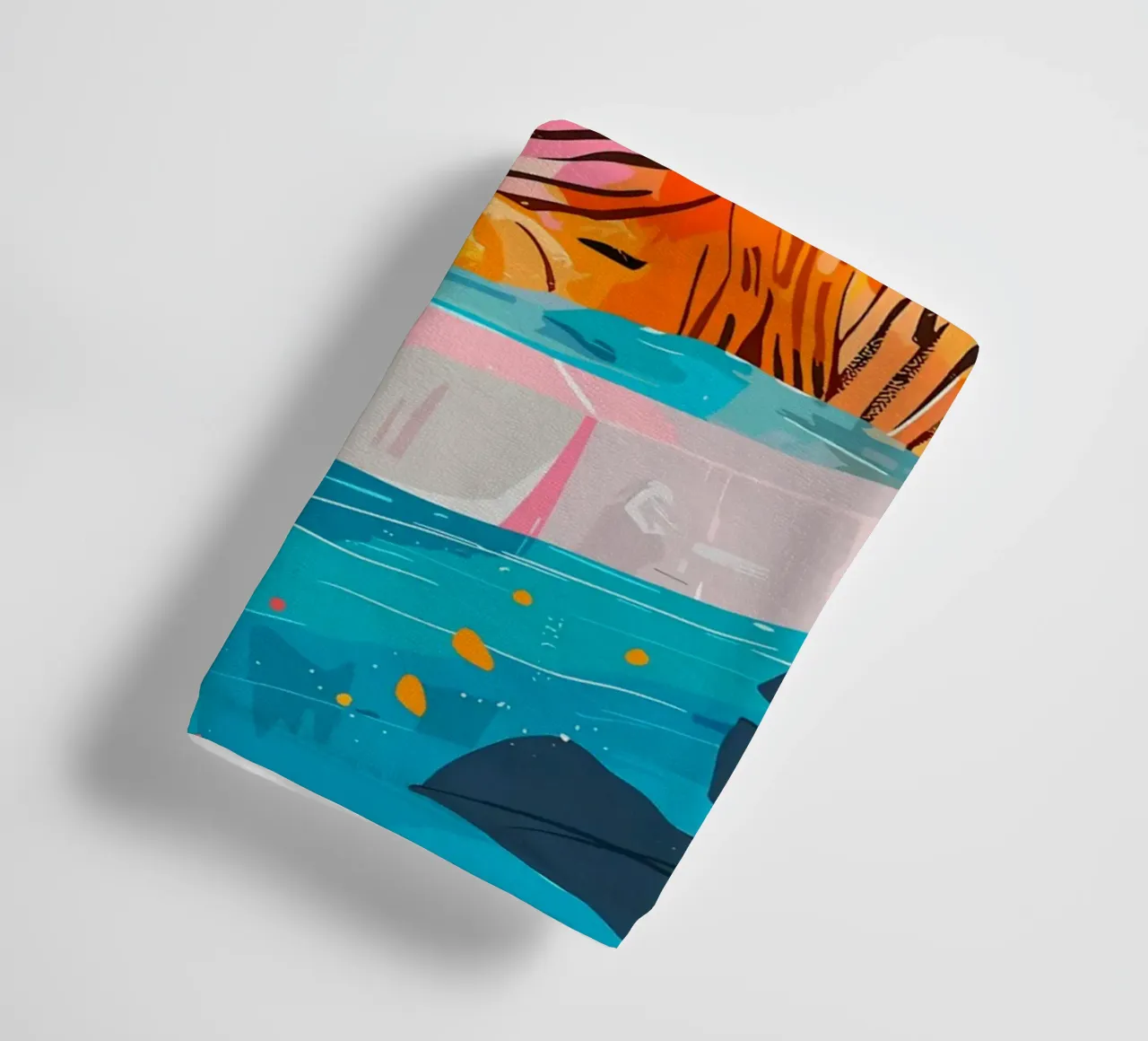 Tigre in piscina circondata dal fogliame asciugamano da bagno da PosterByFly