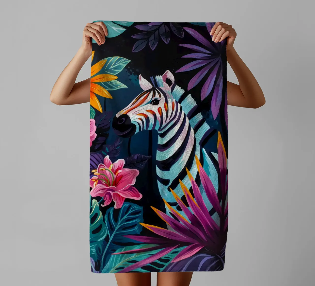 Zebra in un ambiente floreale tropicale asciugamano da bagno da PosterByFly