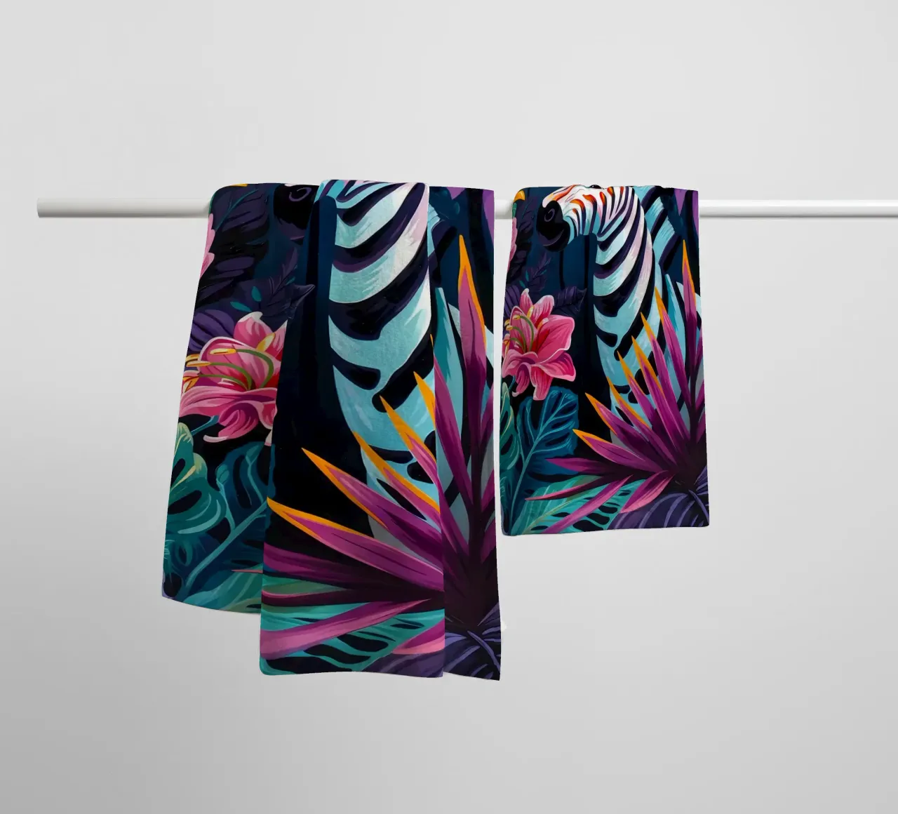 Zebra in un ambiente floreale tropicale asciugamano da bagno da PosterByFly