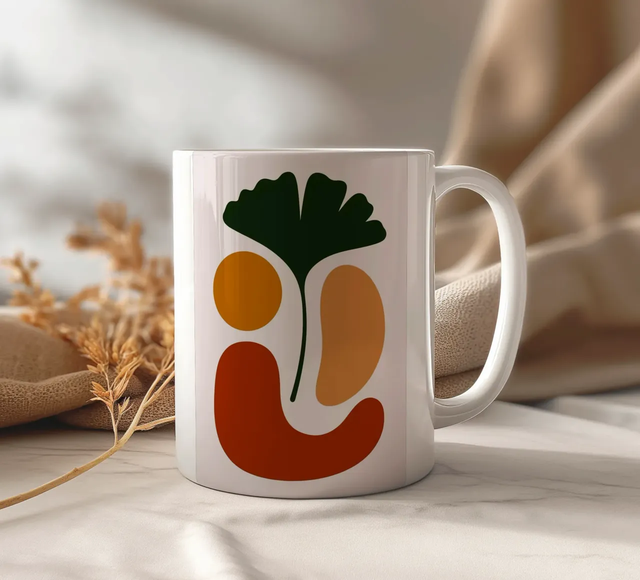 Arte botanica astratta con foglie di Ginkgo tazza in ceramica da Damion Francis