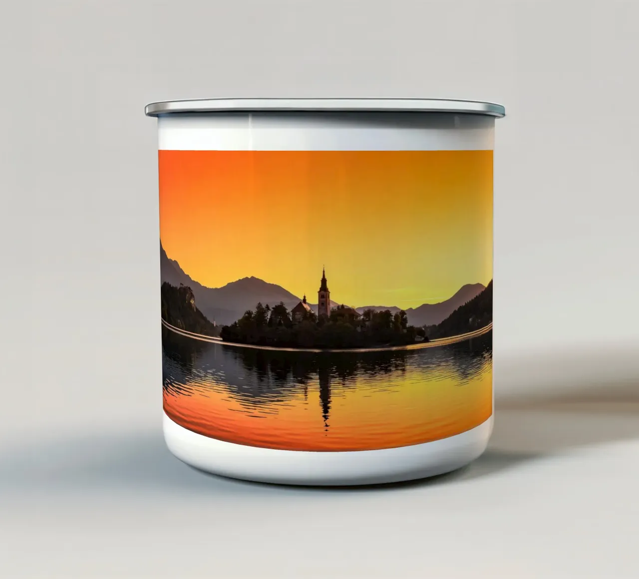 BLED 01 tazza in smalto da Tom Uhlenberg