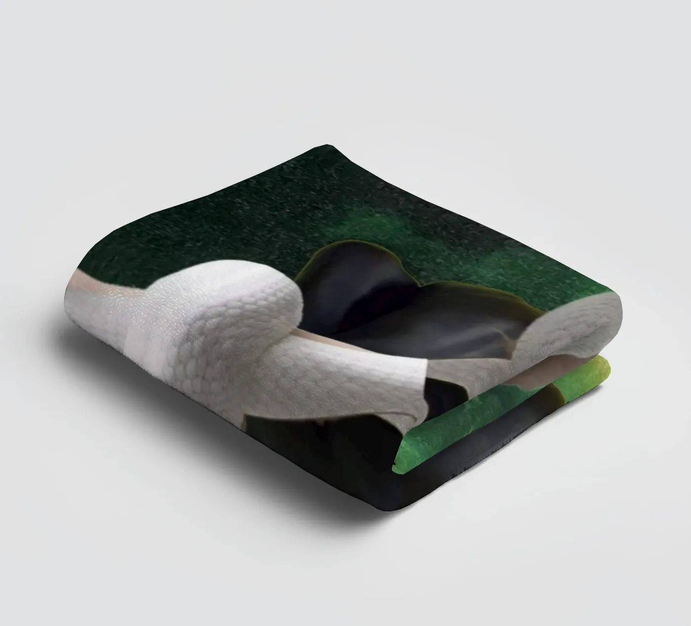 Snake towel by dekonstruktiv