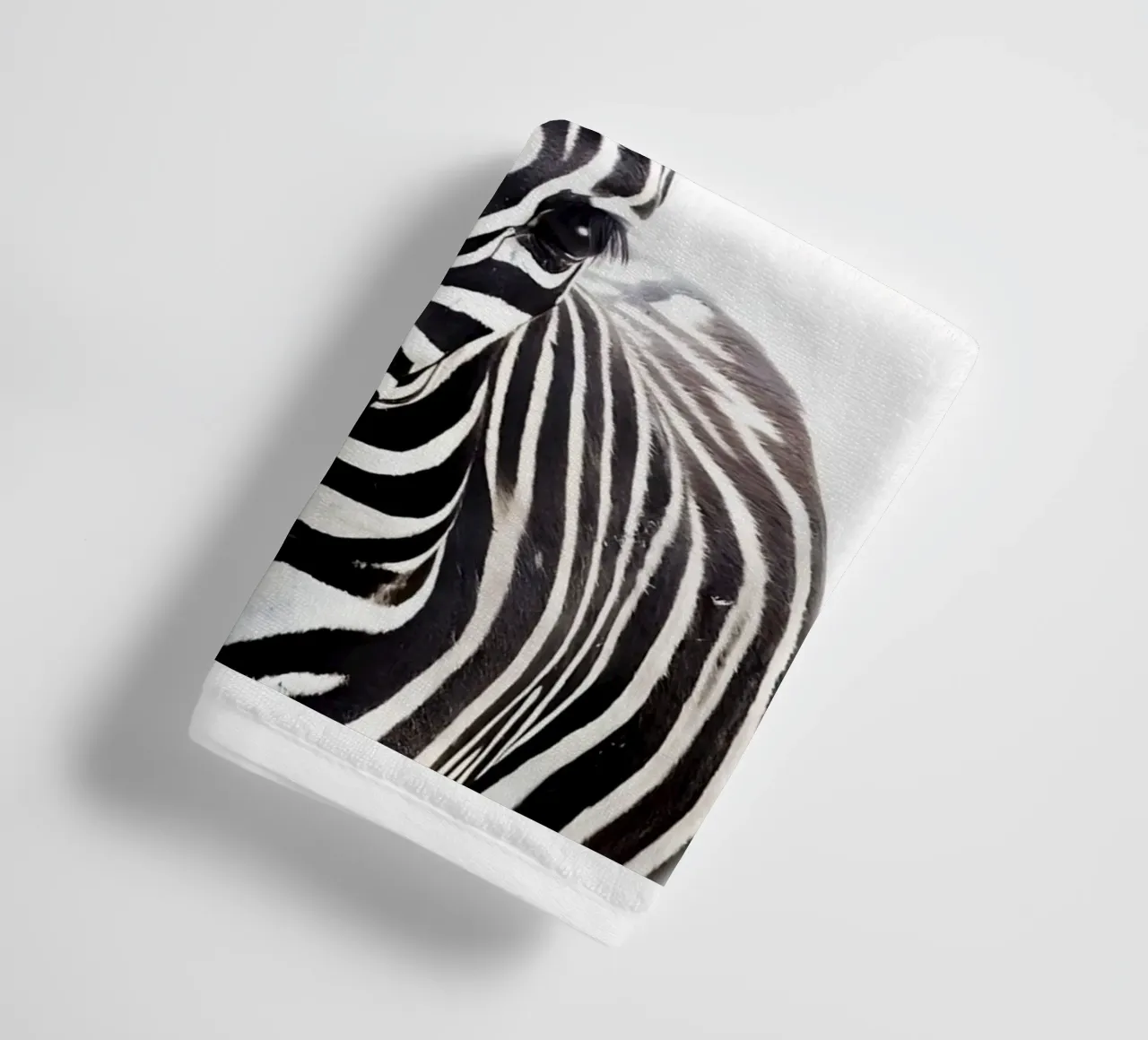 Ritratto di zebra asciugamano da bagno da Pixel Boy