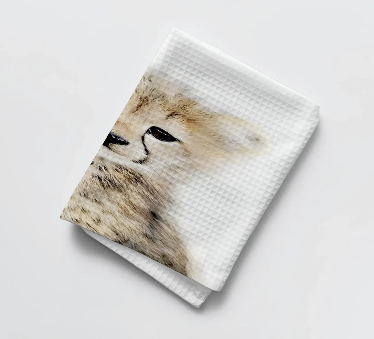 Portrait d'un bébé guépard torchon de Pixel Boy