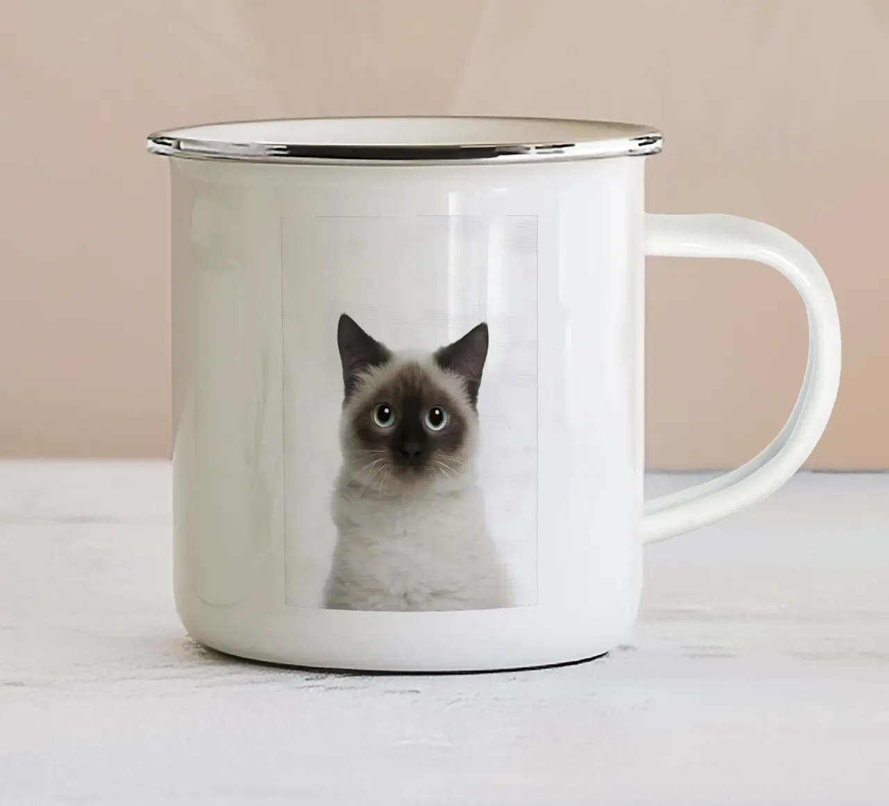Siamese dagli occhi blu tazza in smalto da Pixel Boy