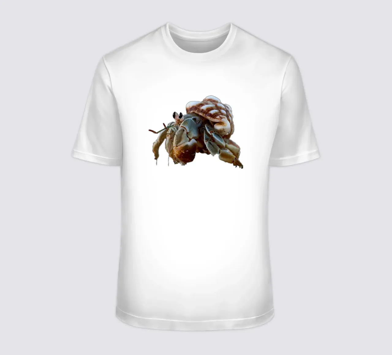 Un simpatico paguro sulla spiaggia t-shirt da DiveDuke