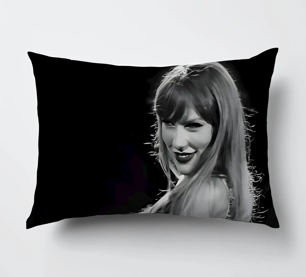 Taylor Swift auf der Bühne Kissen von vintage singer